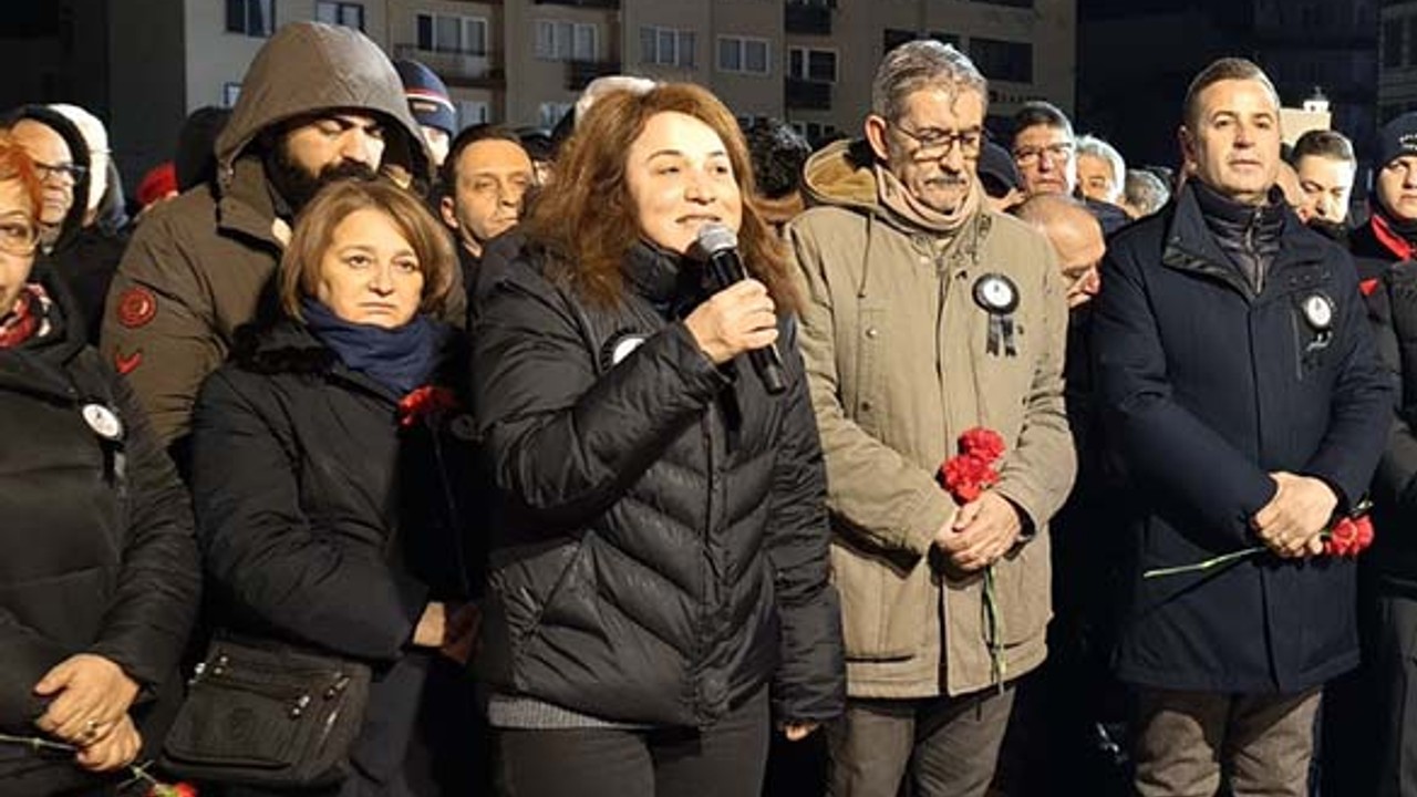 Balıkesir Kent Konseyi Başkanı Özden Her Bir İle Karanfil Bırakıyoruz