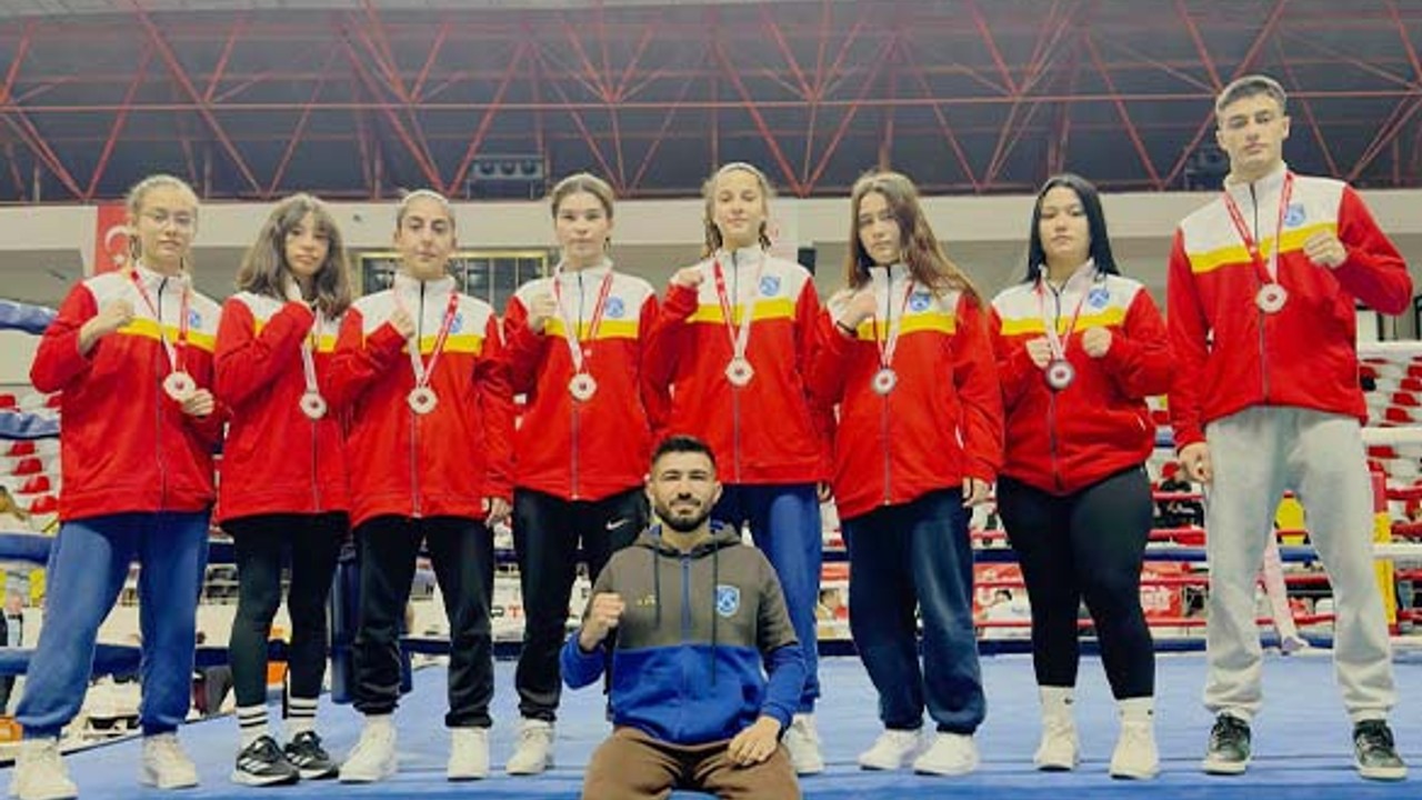 Büyükşehir Genç Muaythai Takımı 10 Madalya İle Dönüyor
