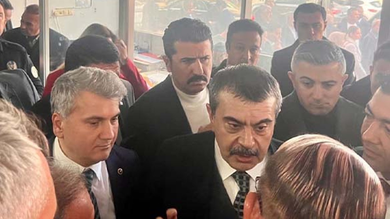 Milletvekili Canbey Osmaniye’de Depremzedelerle Buluştu