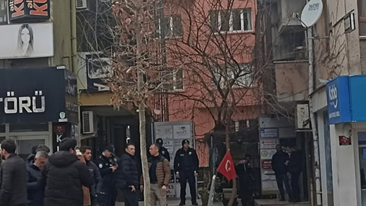 Sendika Şube Başkanı Sekreterini Öldürdü