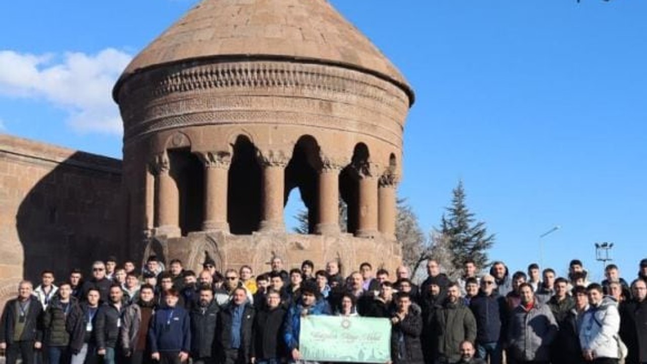 Robot yarışmasında derece alan öğrenciler Ahlat’ta