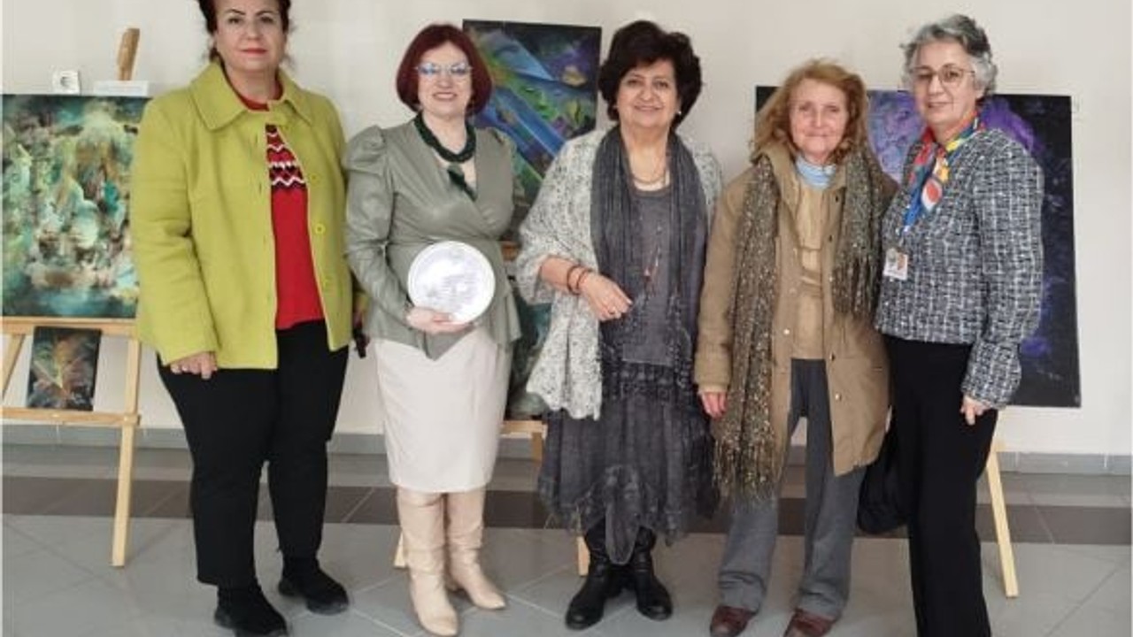 Balıkesir’li Ressamlardan Edremit’te ‘Sevginin Gücü Kadın’ Temalı Sergi