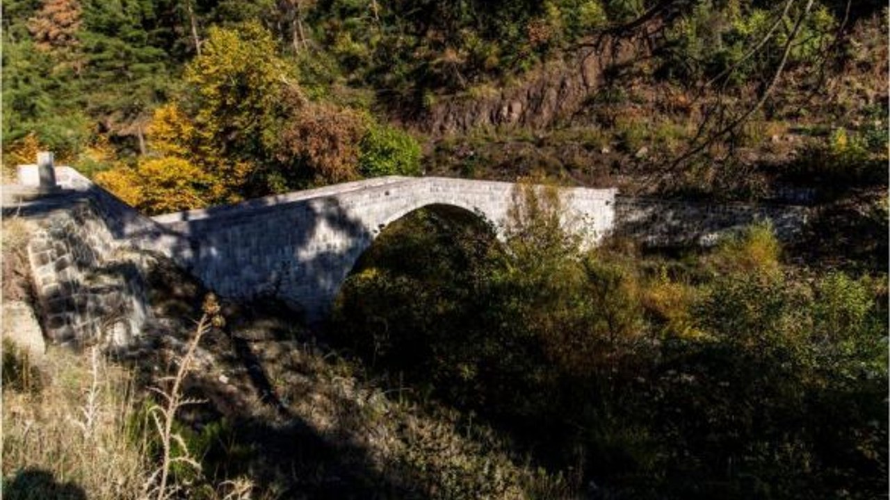 Sındırgı'nın Tarihi Cüneyt Köprüsü Detay Dolu!