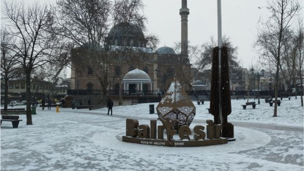 Kar Yağışı Balıkesir’i Sarmaya Devam Ediyor