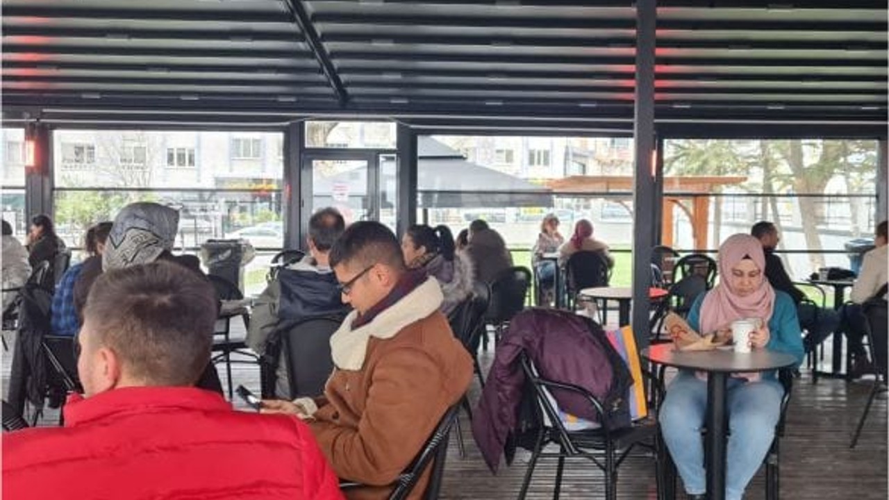 Soğuk Kış Gününde Kafeler Doldu Taştı!