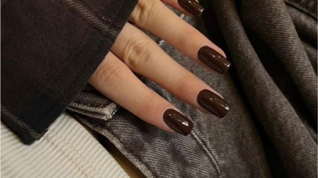 Balıkesir’de Kışın Kahve Tonları Oje Moda!