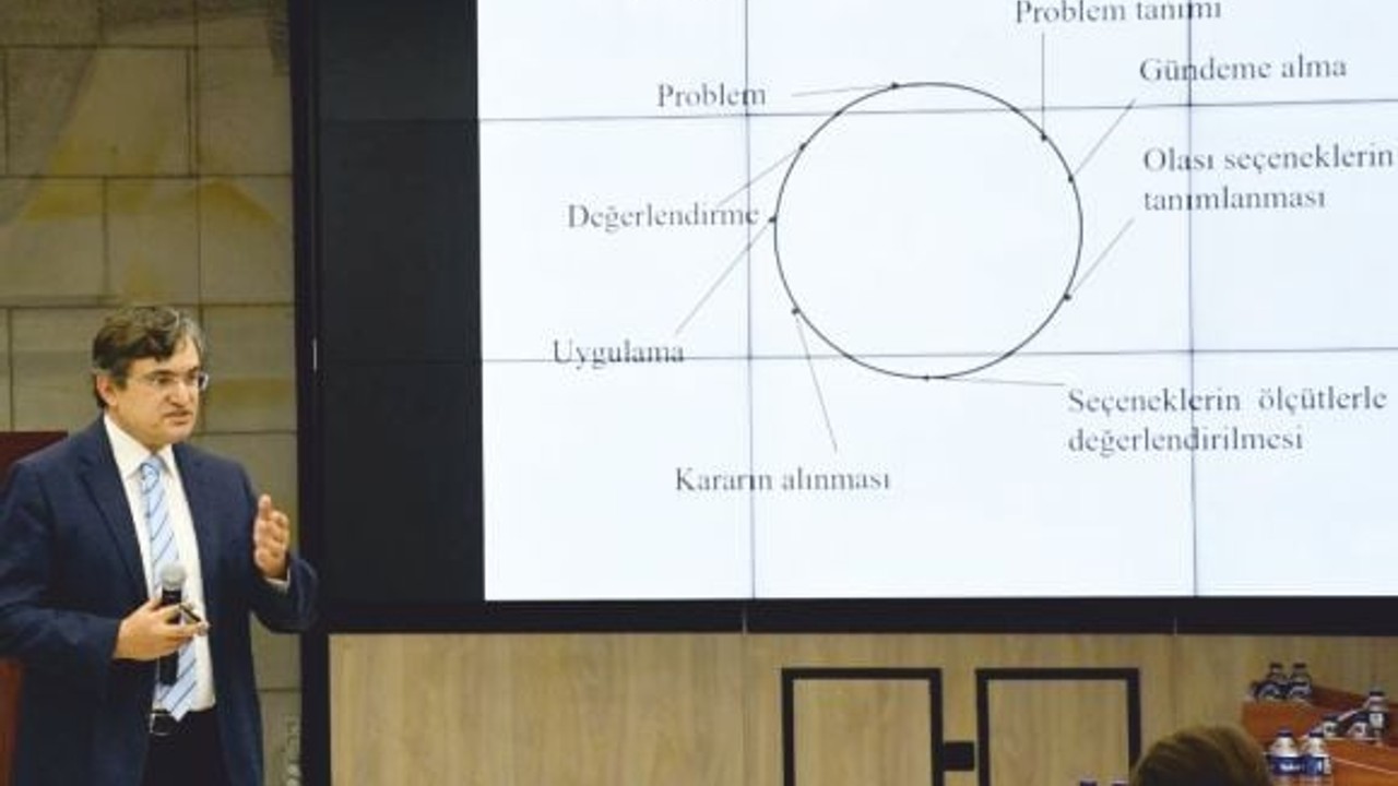 Balıkesir Büyükşehir Belediyesi personeline protokol eğitimi