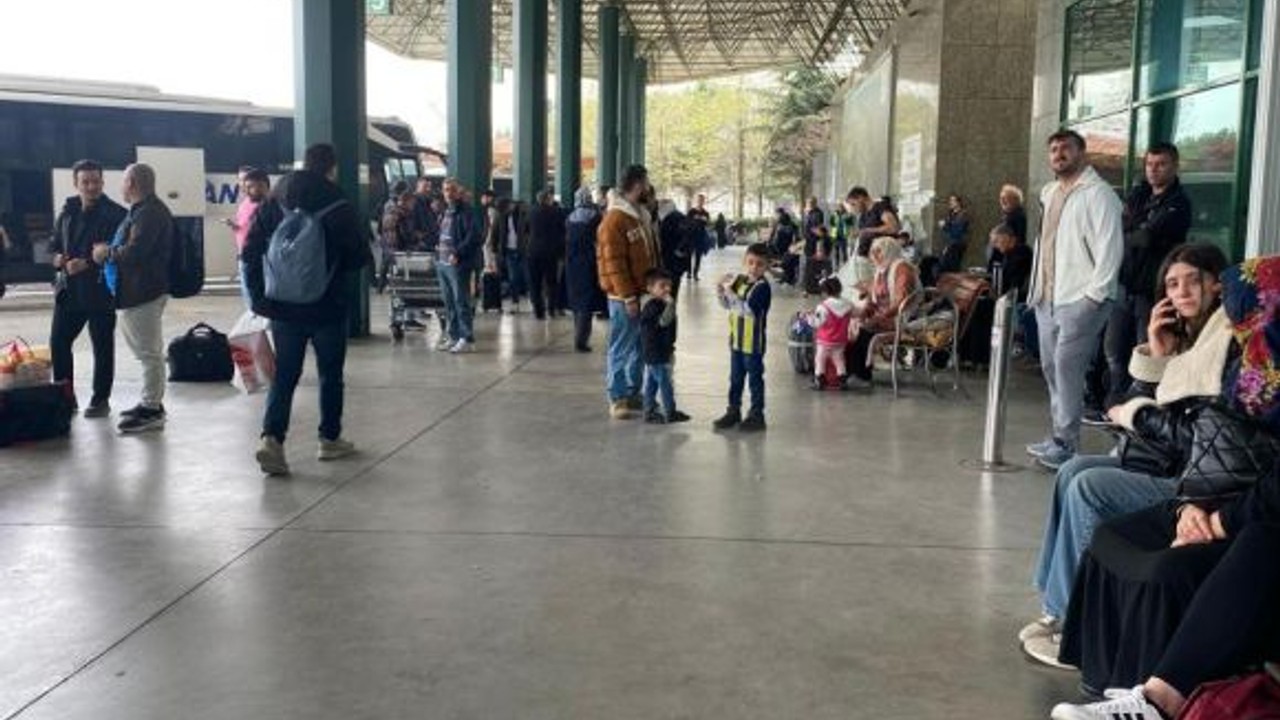 Balıkesir’e gitmek isteyenler bilet bulmakta zorlandı