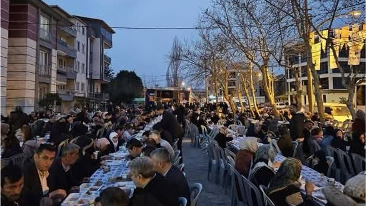 Altıeylül’de İftar: 4 Bin 500 Kişi Bir Araya Geldi