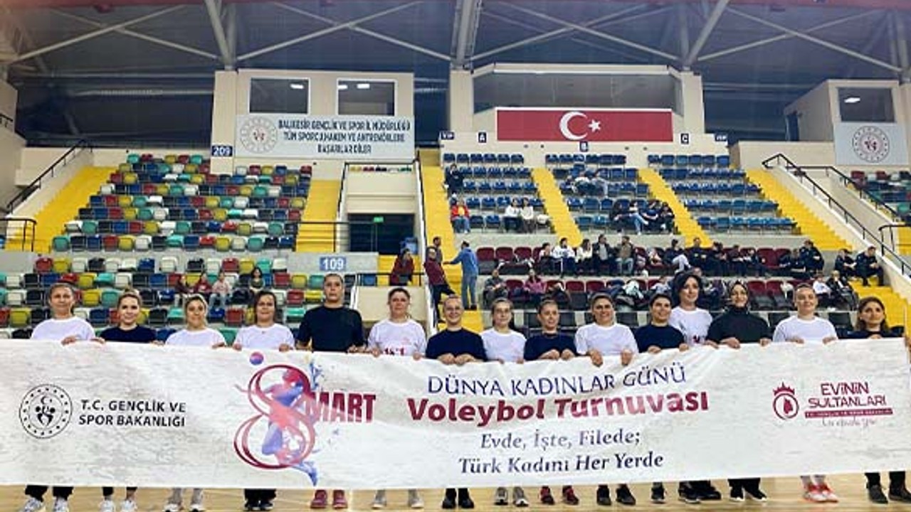 8 Mart Kadınlar Günü Voleybol Turnuvası Başladı