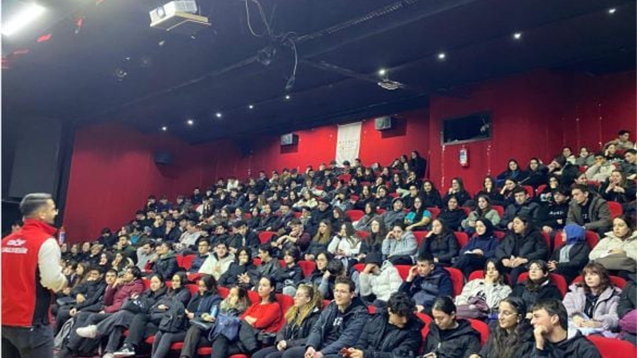 Balıkesir Emniyeti'nden Gençlere Güvenli Gelecek Adımı