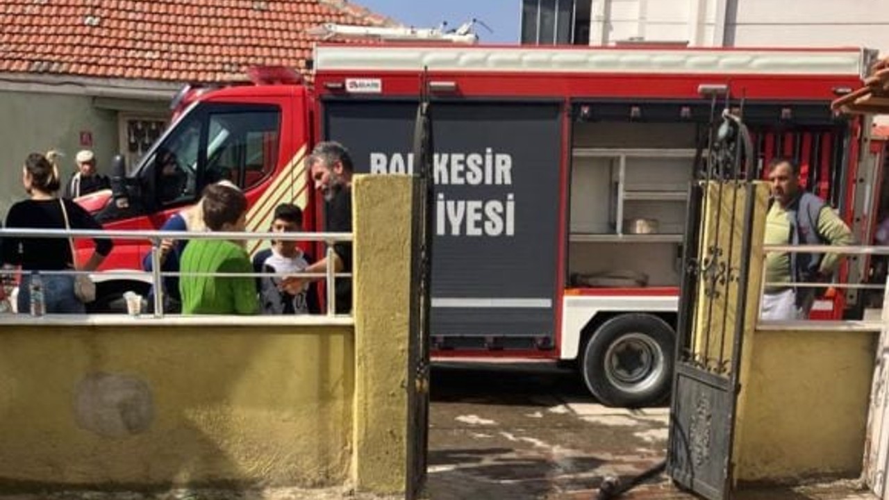 Ayvalık’taki Apartman Yangını, Mahalleliyi Sokağa Döktü!