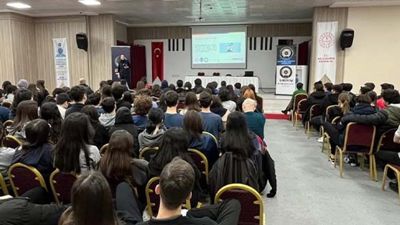 Balıkesir'de 2.150 Kişiye Siber Güvenlik Eğitimi Verildi
