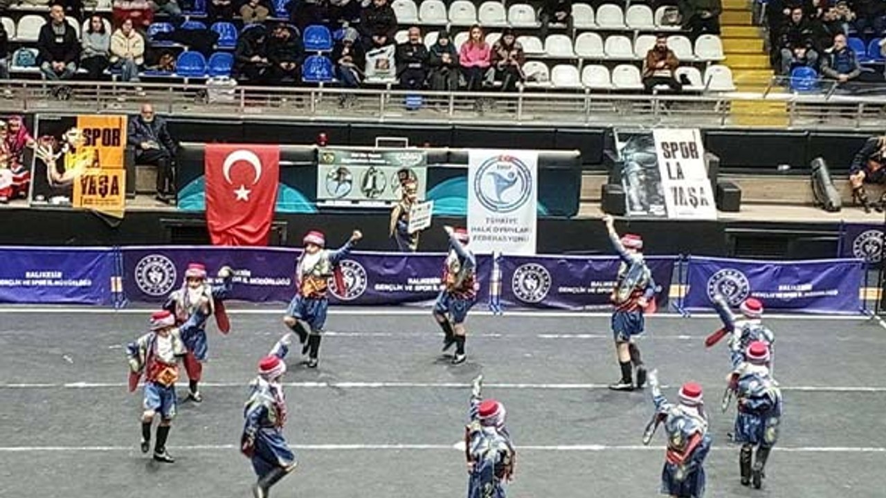 Edremit Belediyesi Halk Oyunları Ekibi Balıkesir’de Birinci Oldu