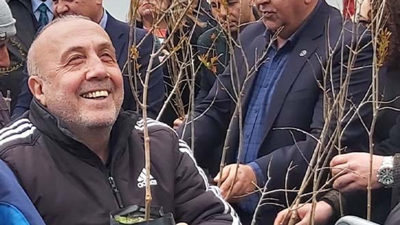 Edremit Belediyesi Vatandaşlara Ücretsiz Nar Fidanı Dağıttı