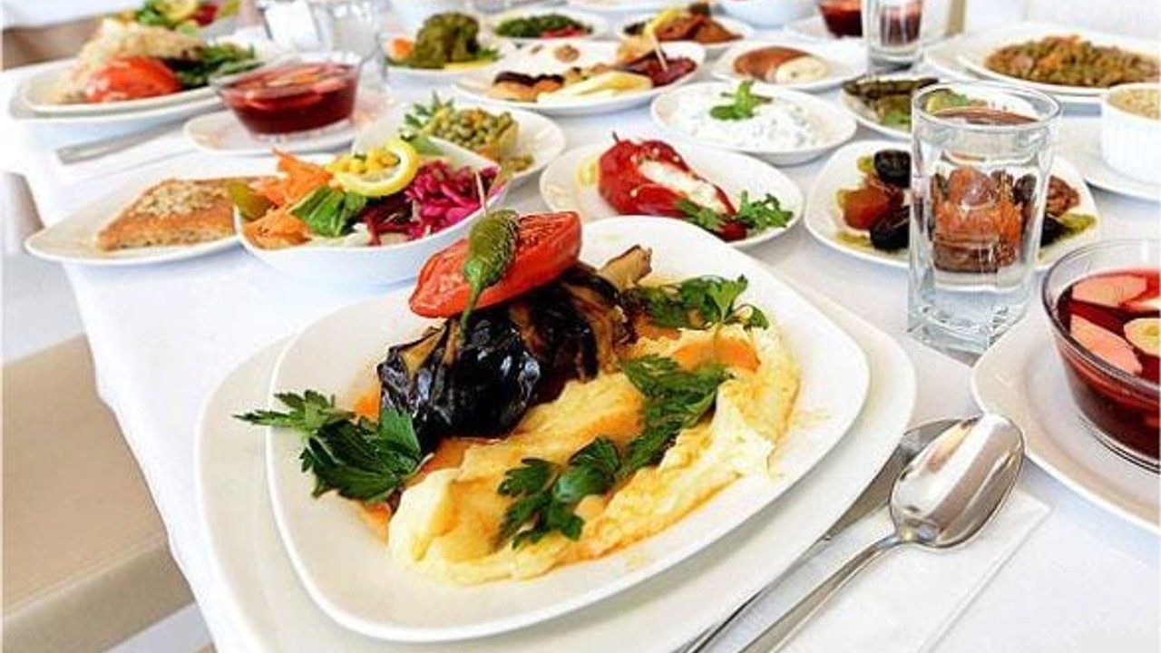 Fırında Tavuklu Sebzeli Güveç