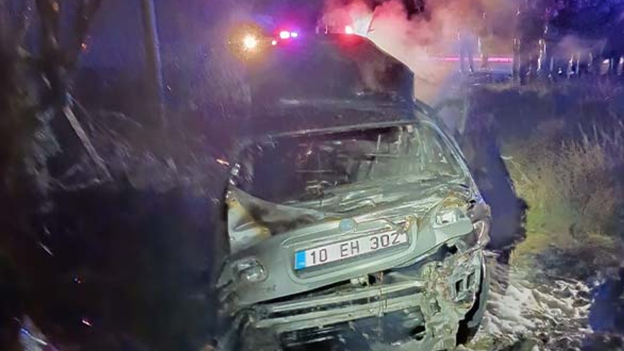 Kaza Yapan Otomobil Alev Topuna Döndü! 1 Ölü, 1 Yaralı