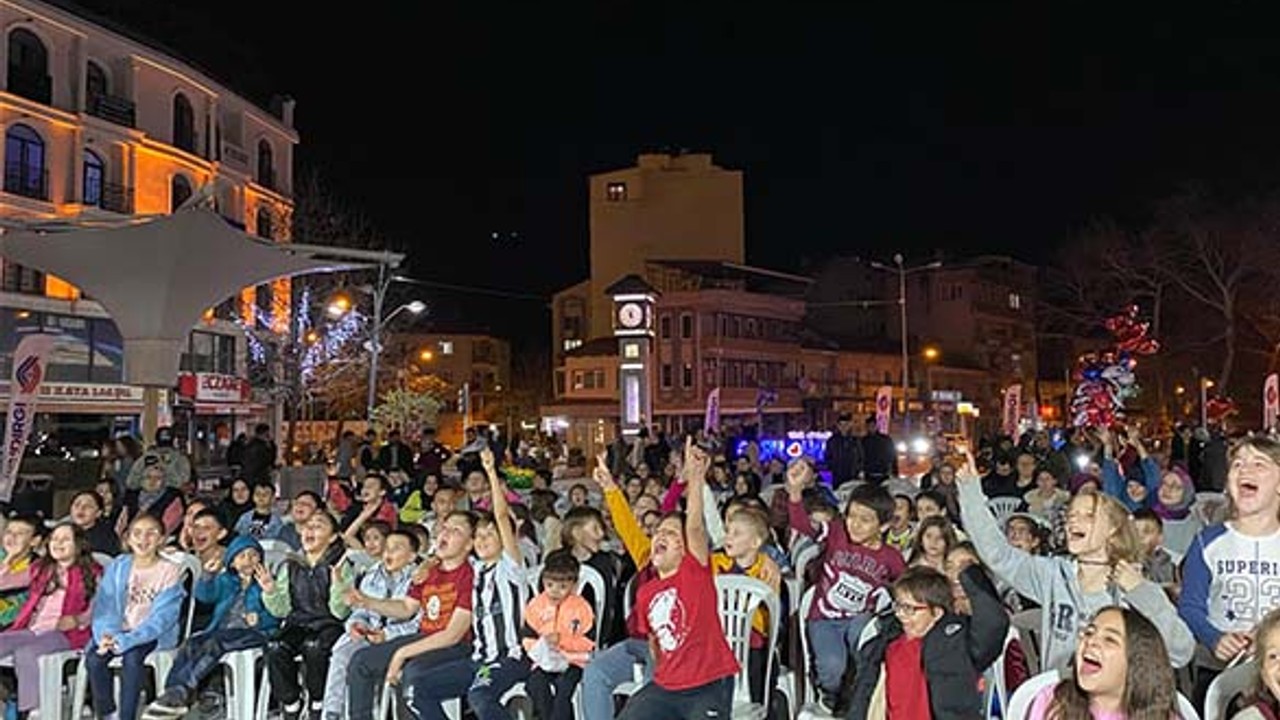Sındırgı’da Çocuklar Ramazan Coşkusunu Doyasıya Yaşıyor