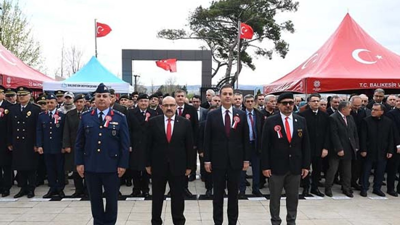 Vali Ustaoğlu,18 Mart Şehitleri Anma Günü Programına Katıldı