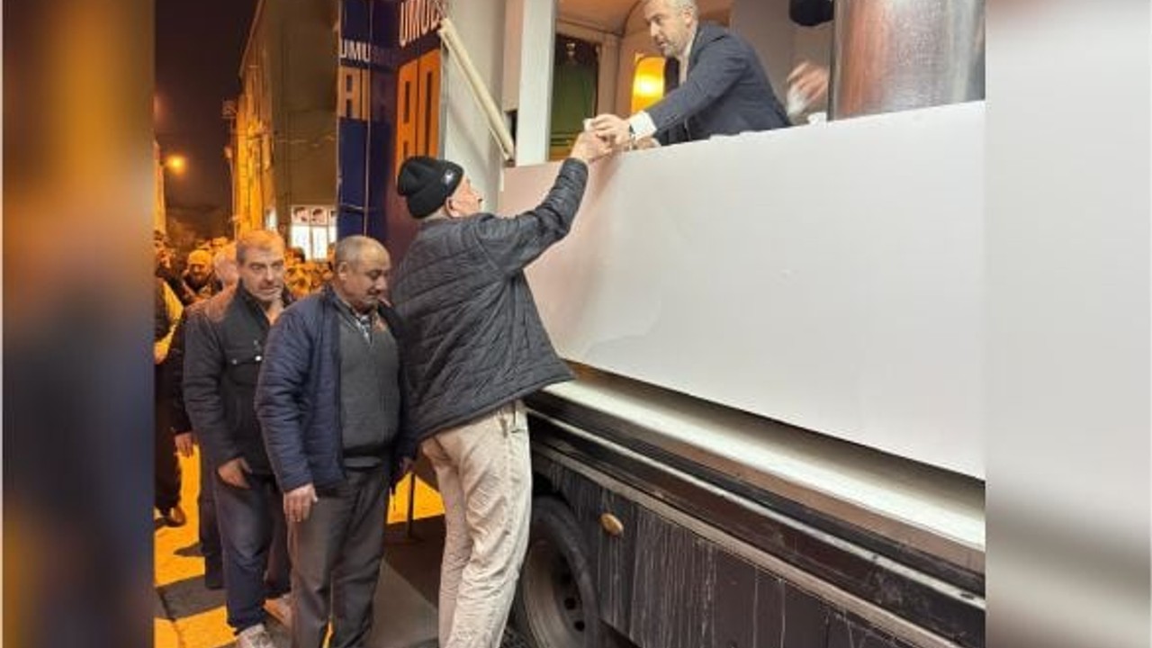 Aka: "Bu Şehir İçin Gövdemi Taşın Altına Koymaktan Asla Çekinmem"