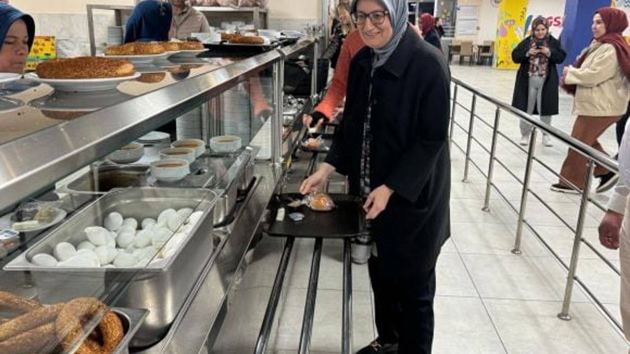 Belgin Uygur Öğrencilerle Sahurda Buluştu