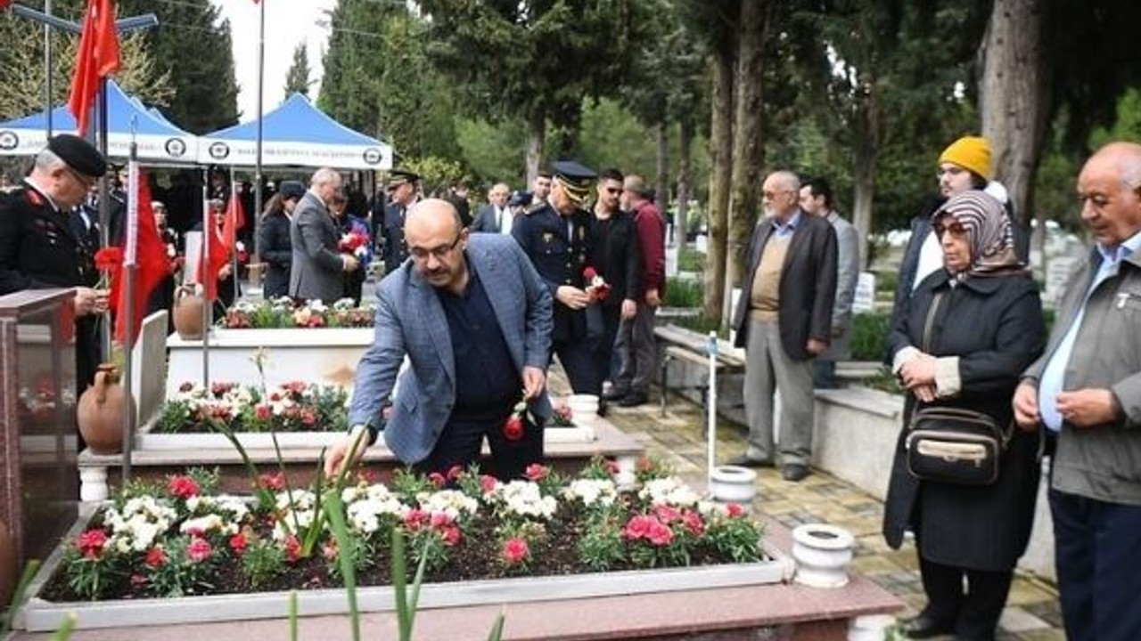 Vali İsmail Ustaoğlu Polis Şehitliği’ni Ziyaret Etti