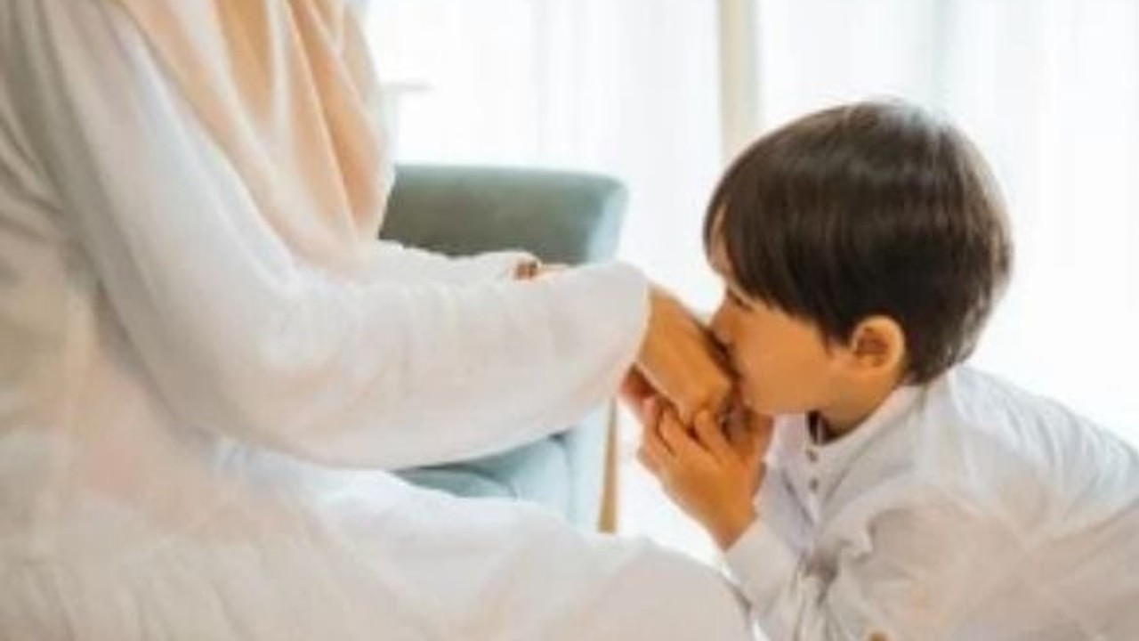 Bayramda El Öpme Adeti Nereden Geliyor?