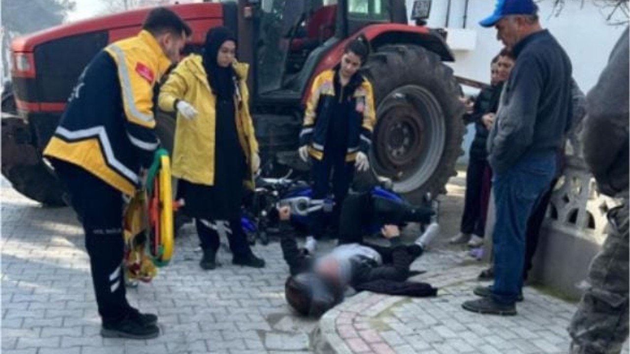 Gönen'de Traktör ile Motosiklet Çarpıştı!