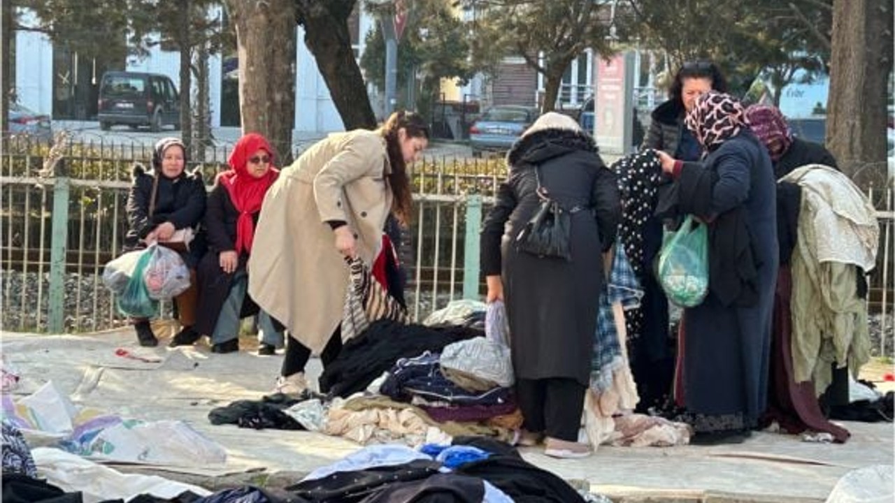 Semt Pazarlarında Kumaşlara İlgi