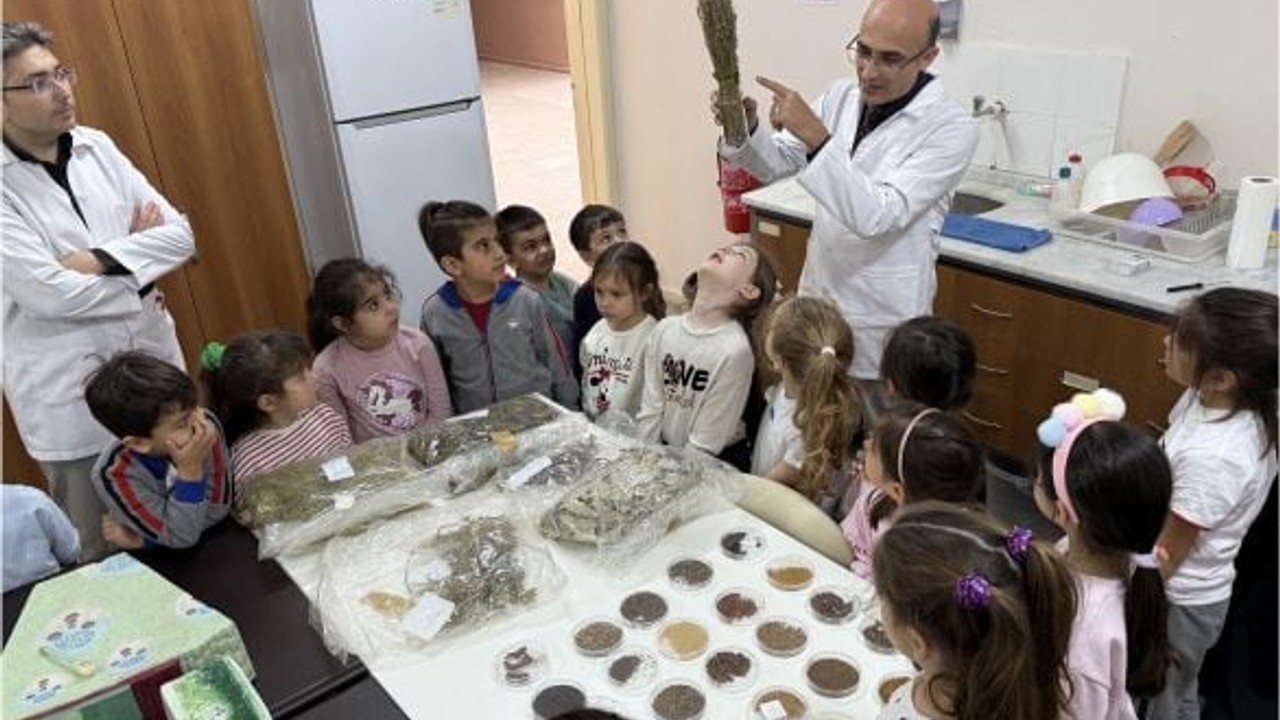 Balıkesir'de Minik Zihinler Bilimle Buluştu
