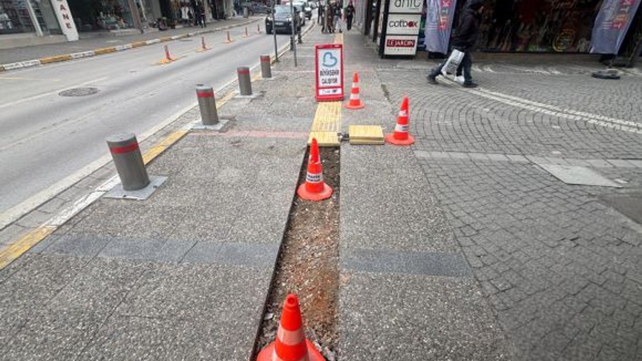 Engelleri Aşan Sarı Kaldırımlar Balıkesir'de