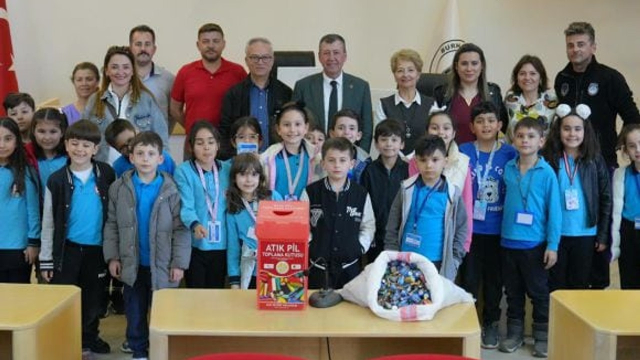 Burhaniye'de 20 Kilo Atık Pili Bakın Ne Yaptılar!
