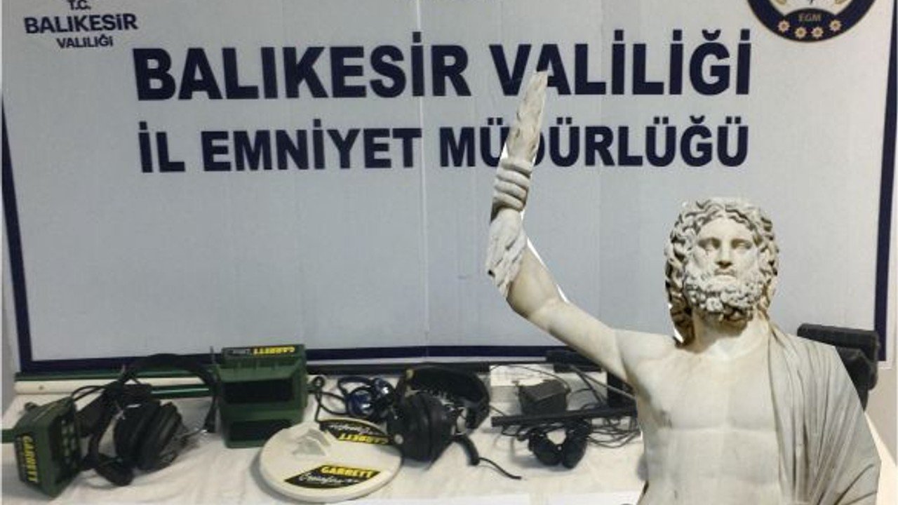 Balıkesir’de 'Zeus Heykeli' Operasyonu!