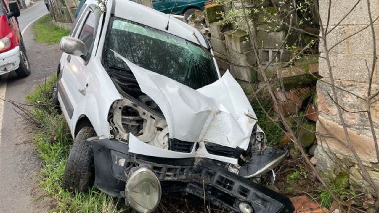 İvrindi'de Trafik Kazası: Sürücü Araçtan Bakın Nasıl Kurtarıldı!