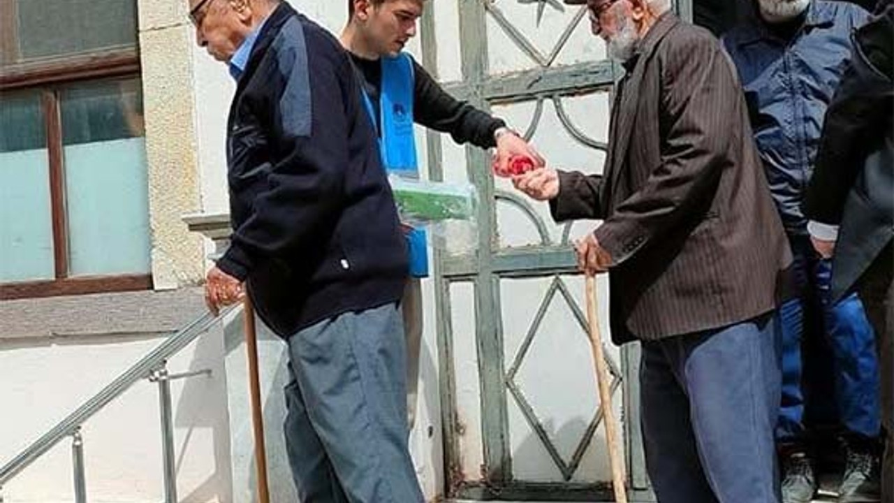 Burhaniye'de Alparslan Türkeş Dualarla Anıldı