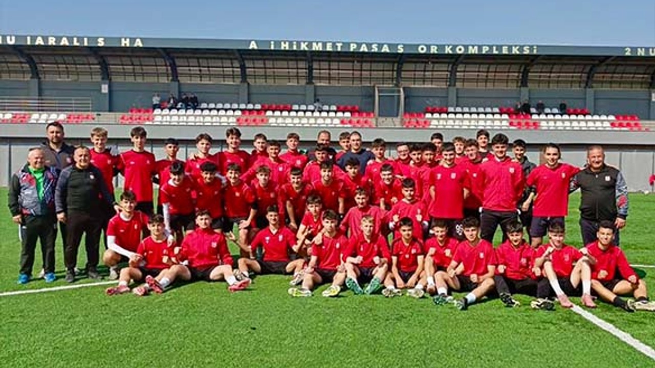 FIFA Kokartlı Hakem Çakır'dan Balıkesirspor Akademi'ye Ziyaret