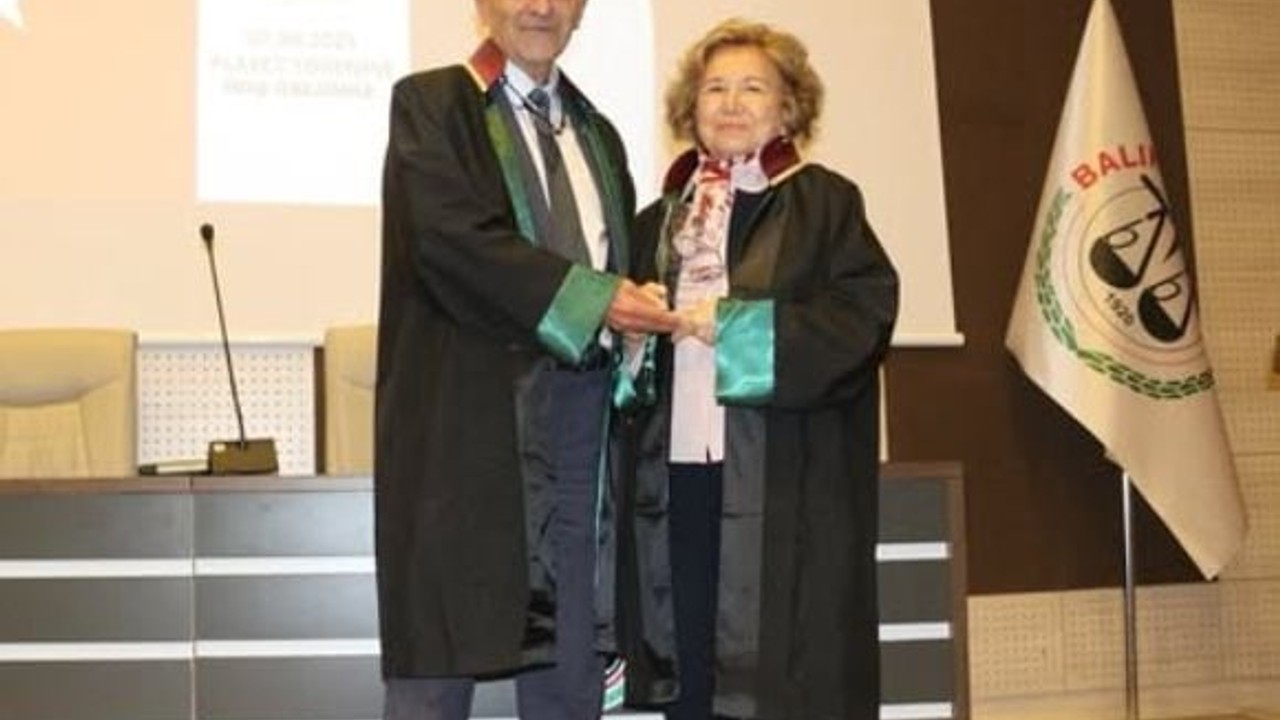 Başkan Topaloğlu’ndan Avukatlara Onur Plaketi