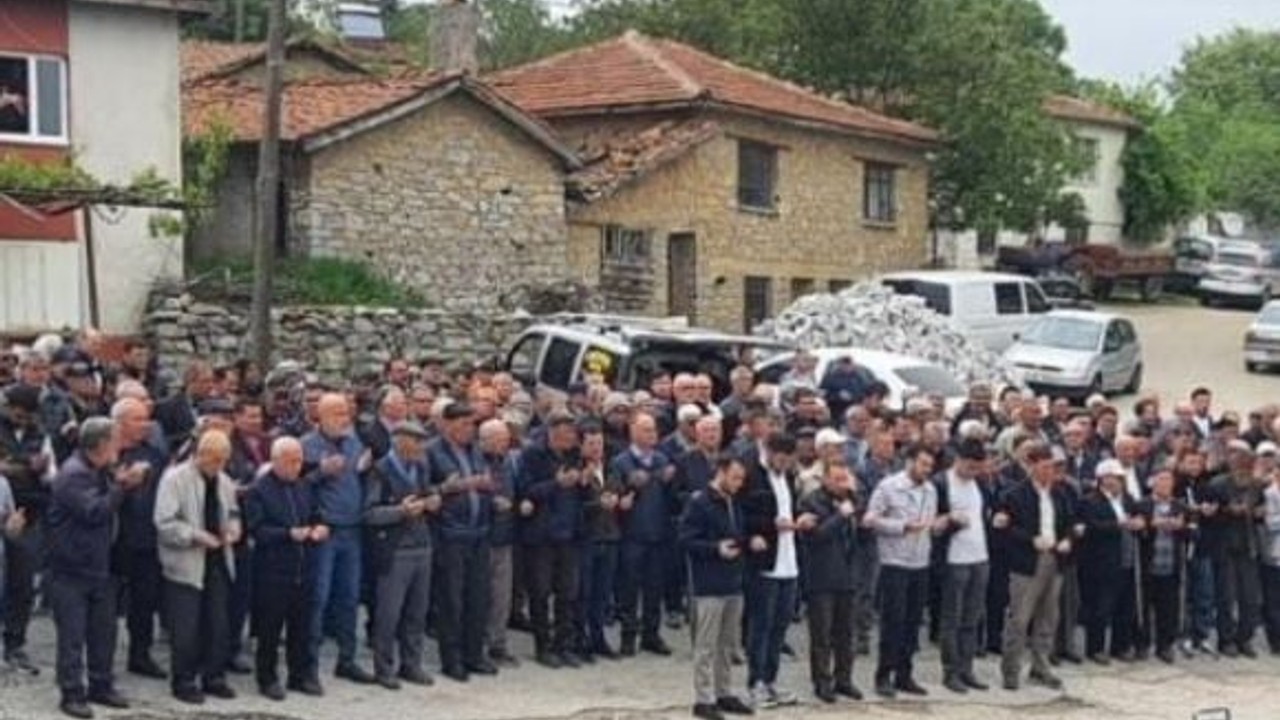 Balıkesir'in O İlçesine Vatandaşlar Bir Araya Gelip Ellerini Açtılar