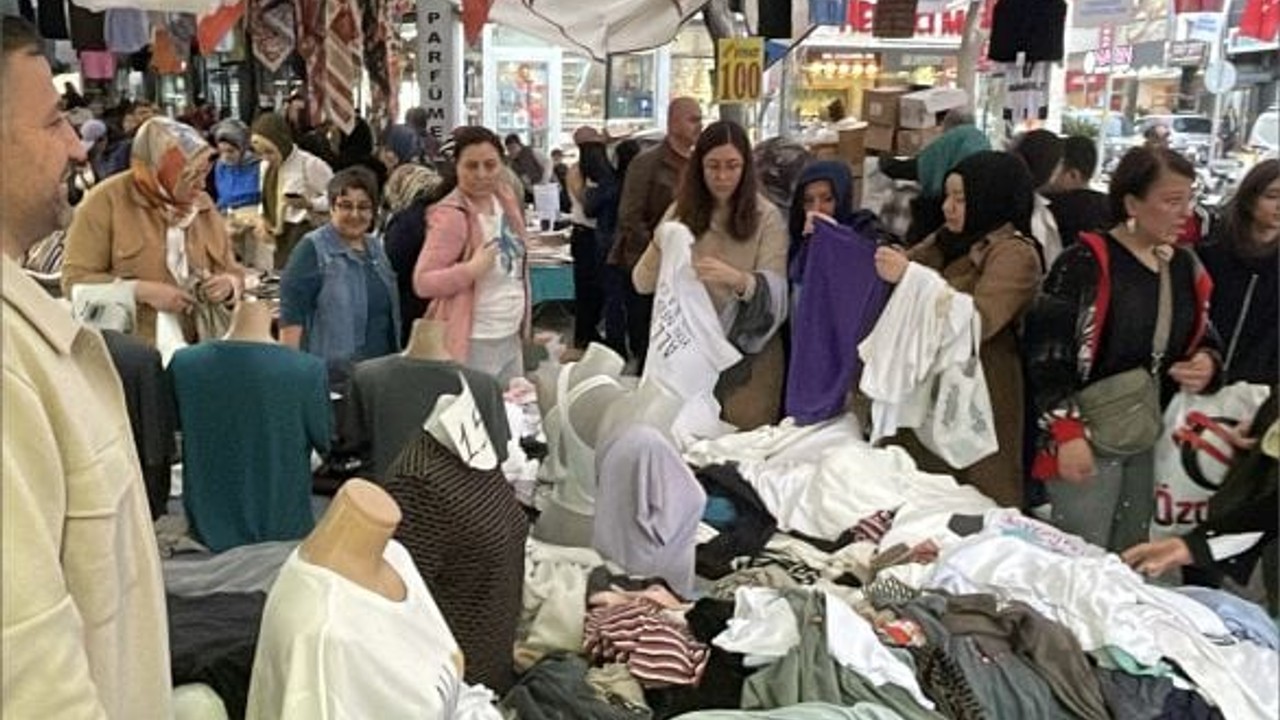 Balıkesir'de "Boykot Çağrısı"na Rağmen Alışveriş Devam Etti