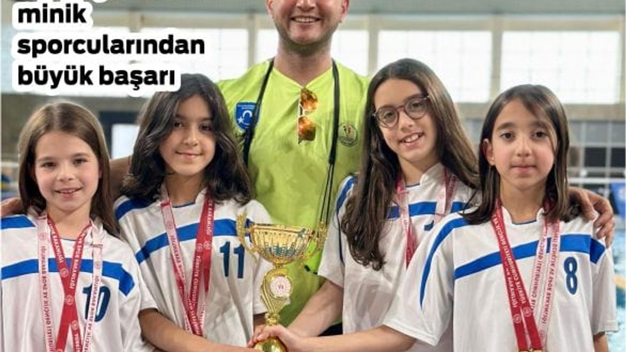 Büyükşehir’in minik kulaçları madalyaları topladı