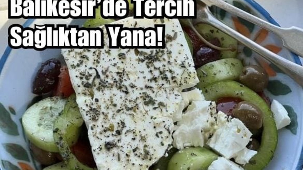 Balıkesir'de Sağlıklı Öğün Tercihi: Peynirli Zeytinli Salata