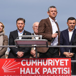 CHP Genel Başkanı Özel, İmamoğlu'na destek için gittiği İstanbul Adliyesi önünde konuştu: