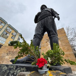 Balıkesir’de Kurtdereli’ye 3 Anlamlı Çiçek