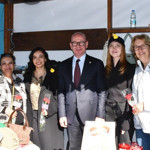 Vekil Sarı Kadın Emeği Stantlarını Ziyaret Etti