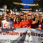 Kuvayımilliye şehri Balıkesir'in sokakları dolup taştı