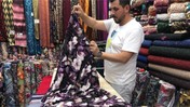 Kumaş Rafları Dolu, Müşteri Akını Bitmiyor!