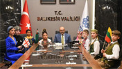 Balıkesir Valisi 23 Nisan'da: 'Barış ve Kardeşlik Tohumu' Mesajı Verdi