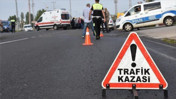 Tıra yandan çarpan otomobilde 1 kişi öldü, 1 kişi ağır yaralandı