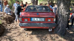 Ayvalık’ta Otomobil Savruldu