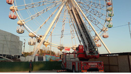 Lunaparkta Korku Anları: Elektrik Gitti, Kabinde Kaldılar